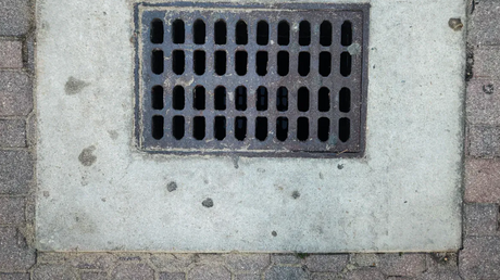 Pros and cons of steel, concrete, and FRP manhole cover gratings.png